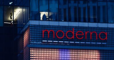 Stocks making the biggest moves premarket: Snowflake, Moderna, Broadcom & more