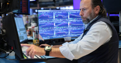 10-year Treasury note yield hits highest level since 2002 as traders brace for key bond sale